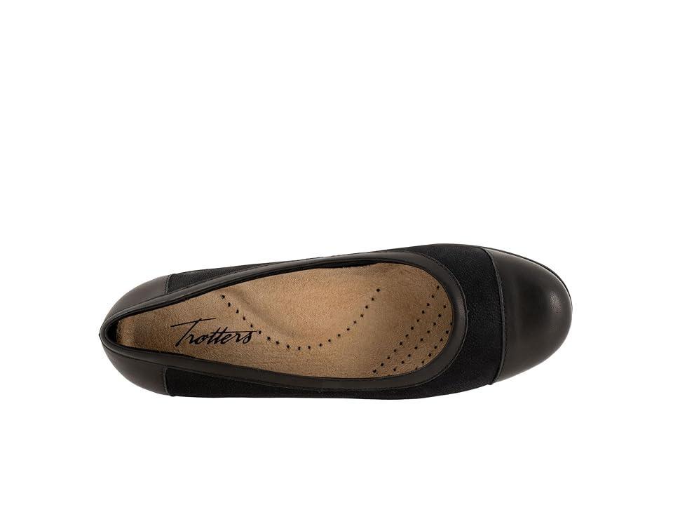 Trotters Delmara Nubuck) Women's Flat Shoes Product Image