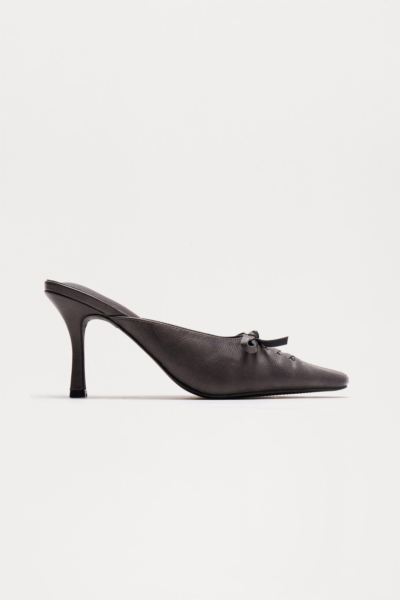 Fawn Bow Pumps - Black Product Image