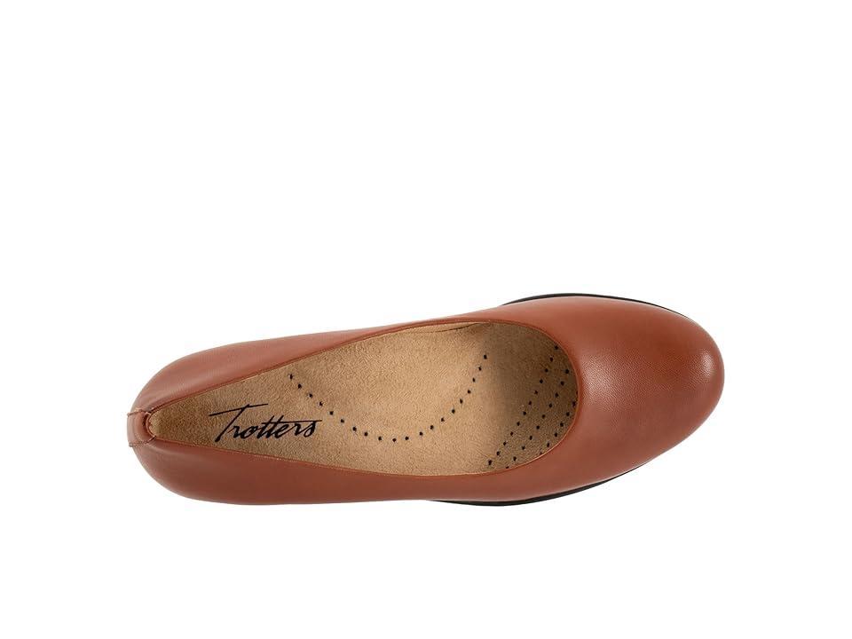 Trotters Rozalin (Luggage) Women's Flat Shoes Product Image