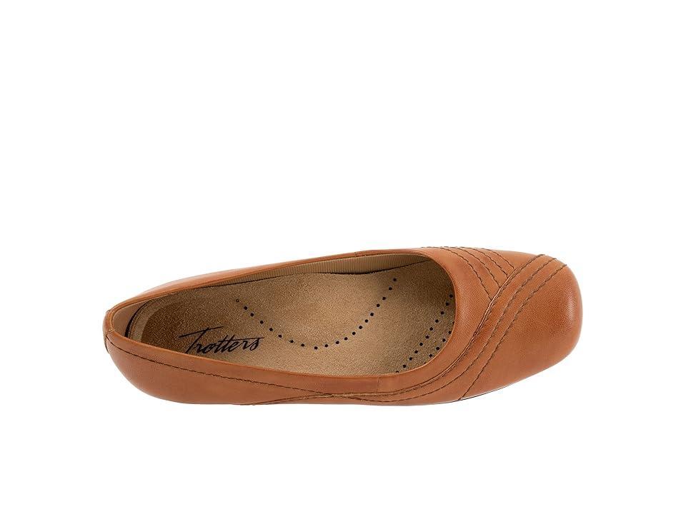 Trotters Sasha (Luggage) Women's Flat Shoes Product Image