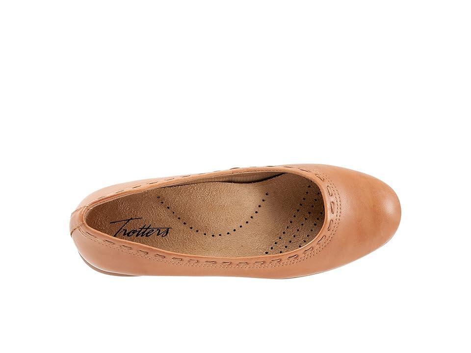 Trotters Dixie (Luggage) Women's Shoes Product Image