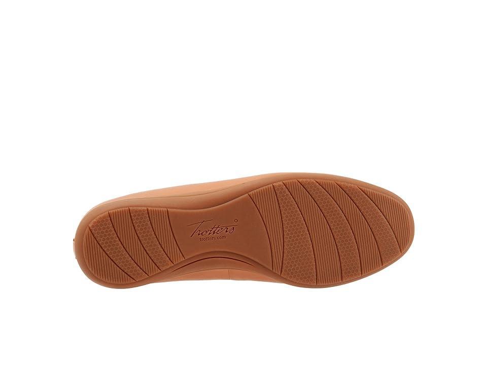 Trotters Dixie (Luggage) Women's Shoes Product Image