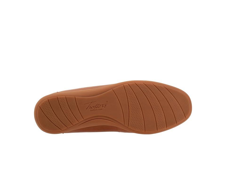 Trotters Delmara (Luggage Nubuck) Women's Flat Shoes Product Image