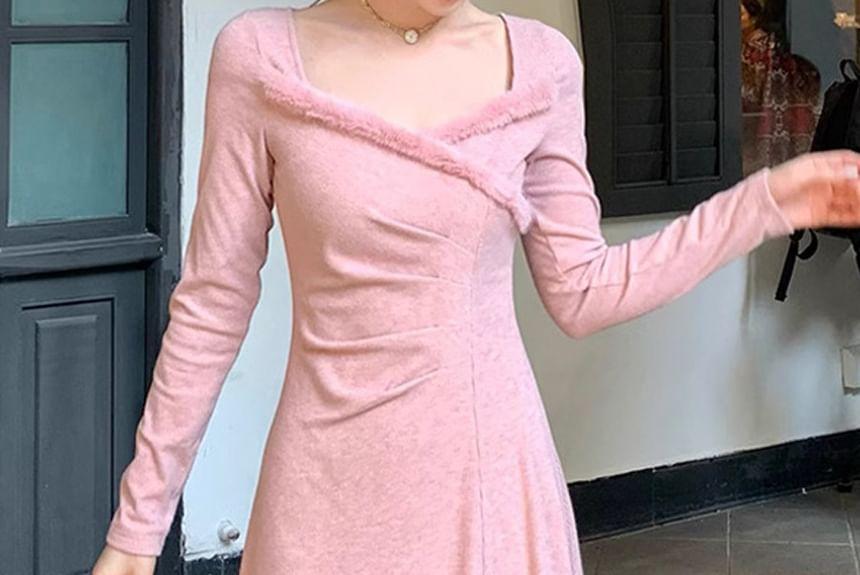 Long-Sleeve V-Neck Plain Fluffy Trim Ruched Midi A-Line Dress Product Image