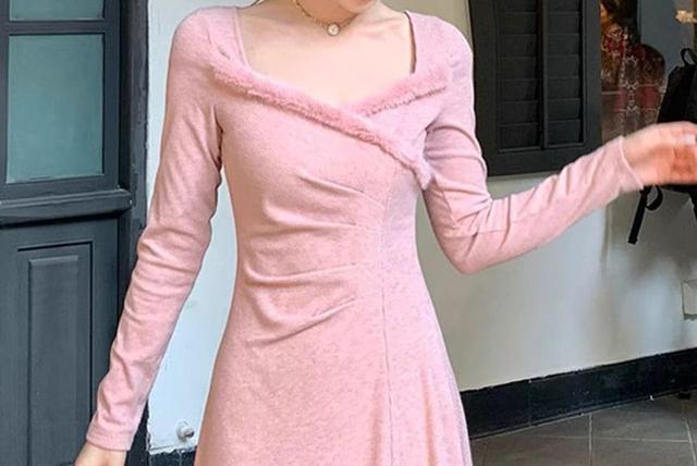 Long-Sleeve V-Neck Plain Fluffy Trim Ruched Midi A-Line Dress Product Image