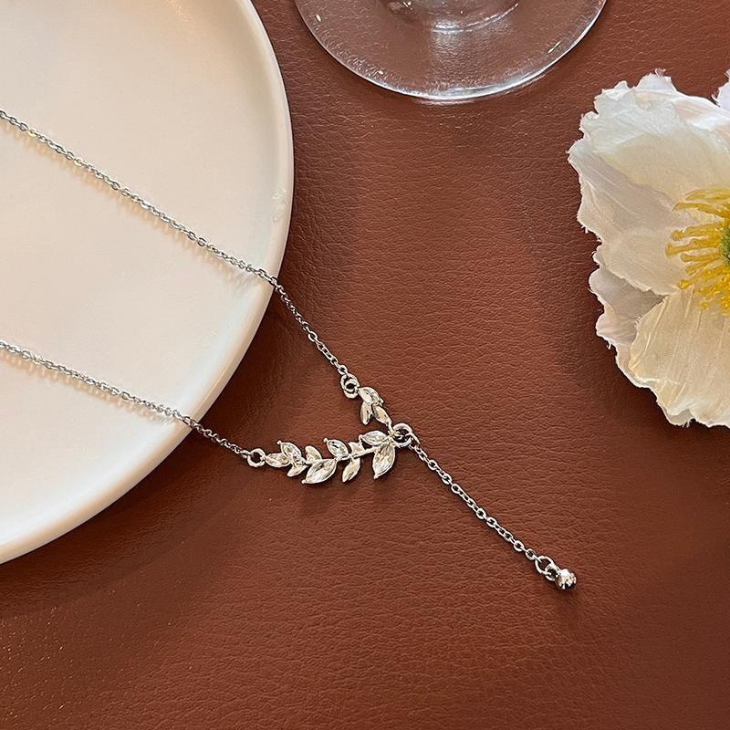 Leaf Alloy Lariat Necklace Product Image