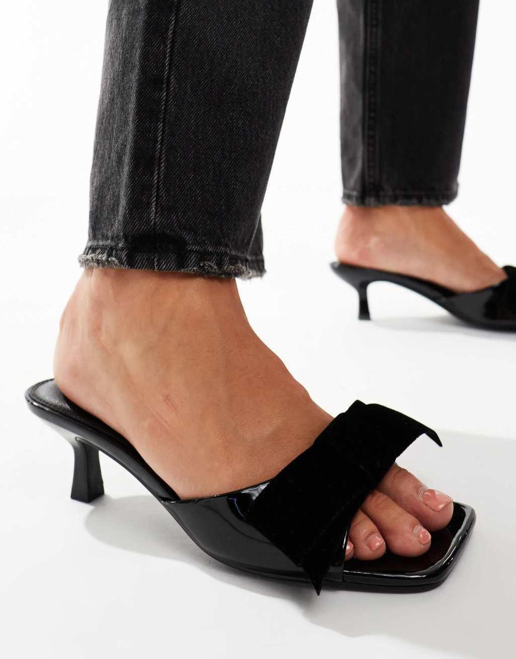 ASOS DESIGN Wide Fit Hyphen bow detail mid heeled mules in black Product Image