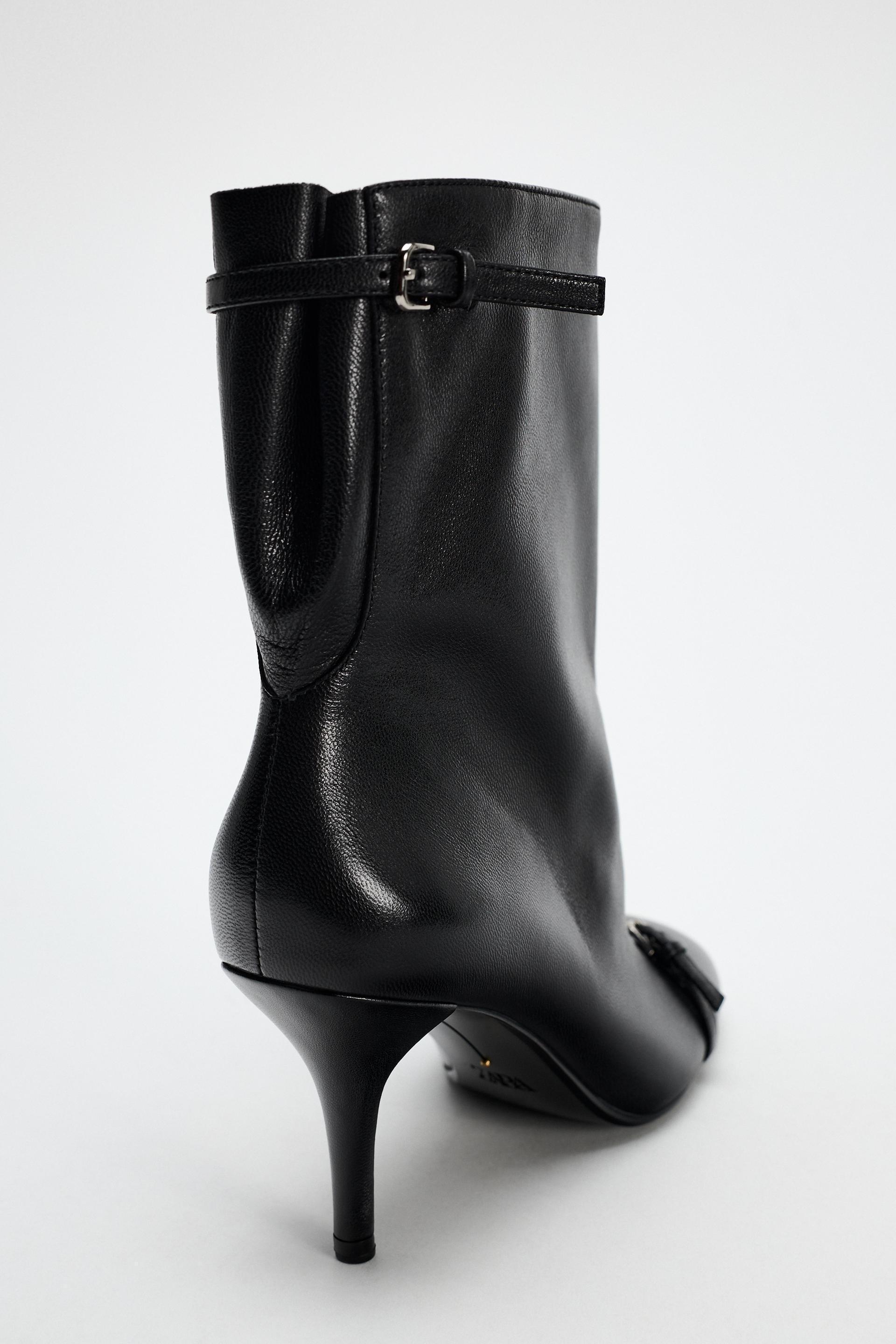 ROUND TOE LEATHER ANKLE BOOTS Product Image