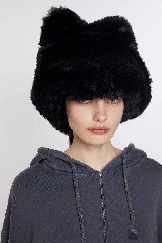 Fluffy bow hat Product Image