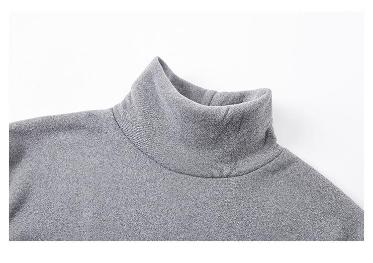 Long-Sleeve Turtleneck Fleece-Lined Slim Fit Tee Product Image