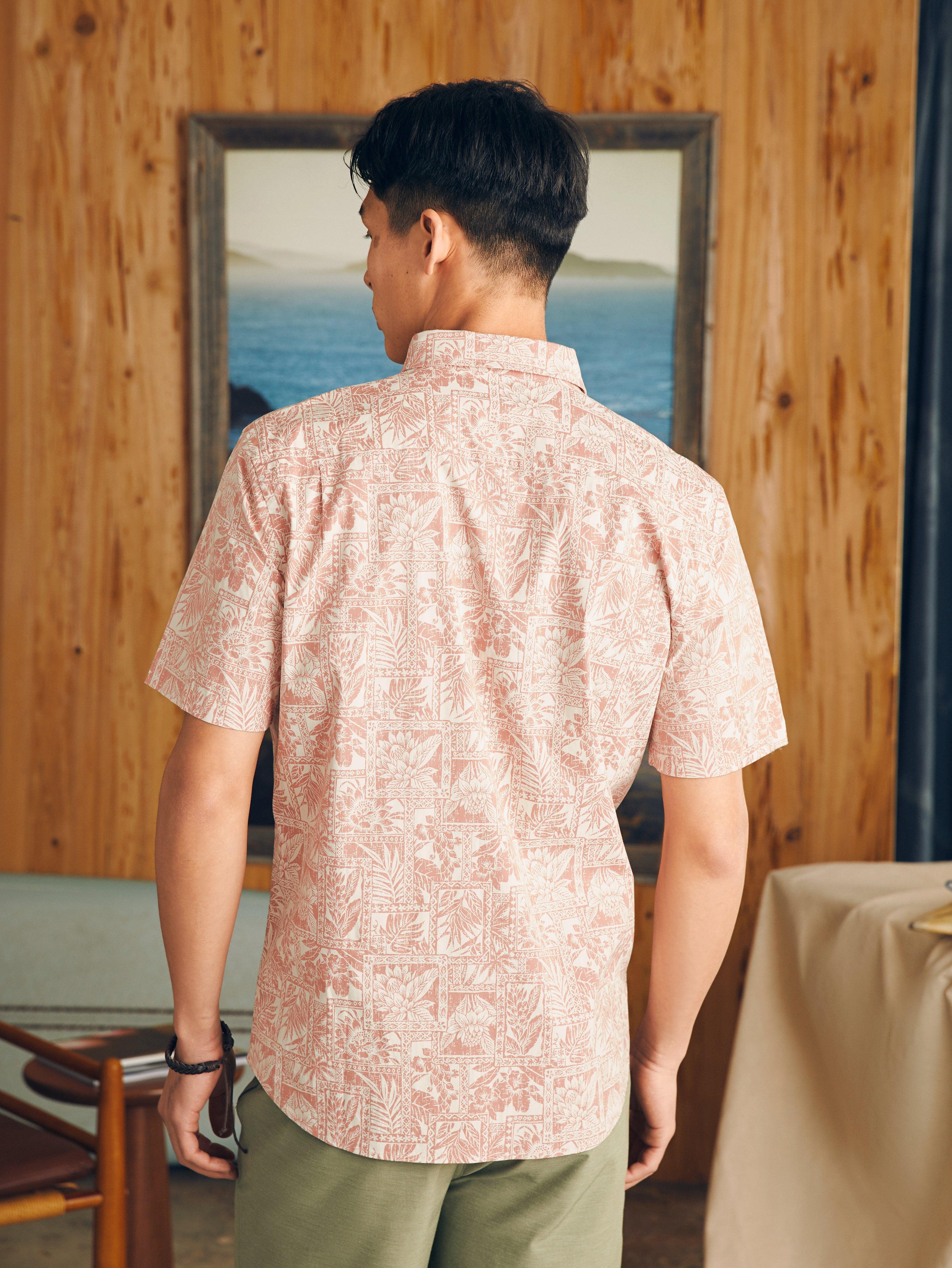 Short-Sleeve Stretch Playa Shirt - Coral Tile Print Male Product Image