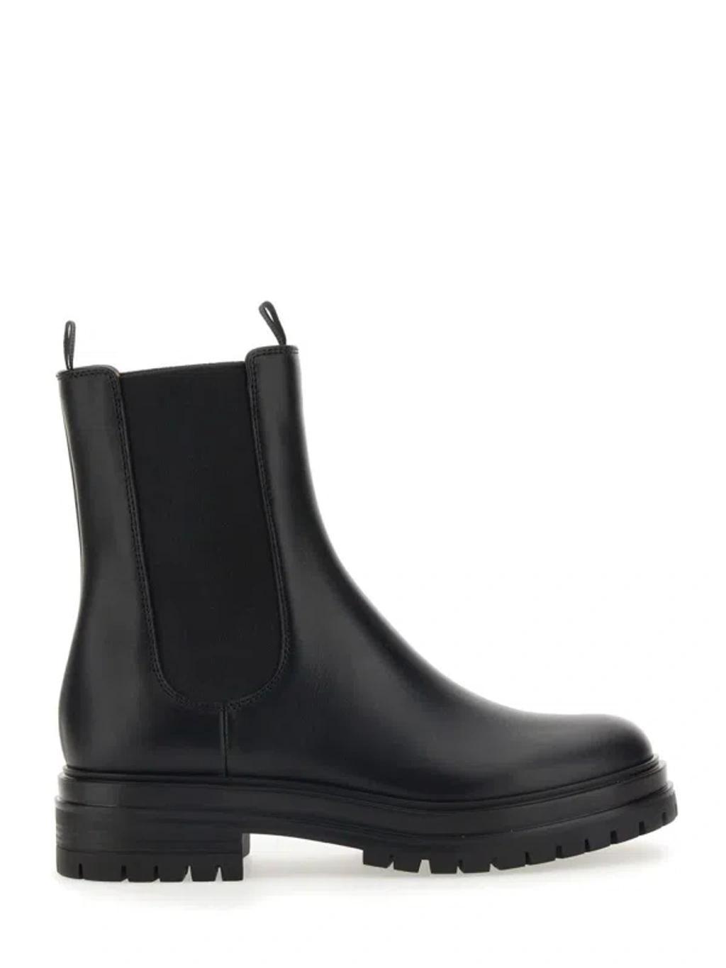 Chester Leather Boot In Black Product Image