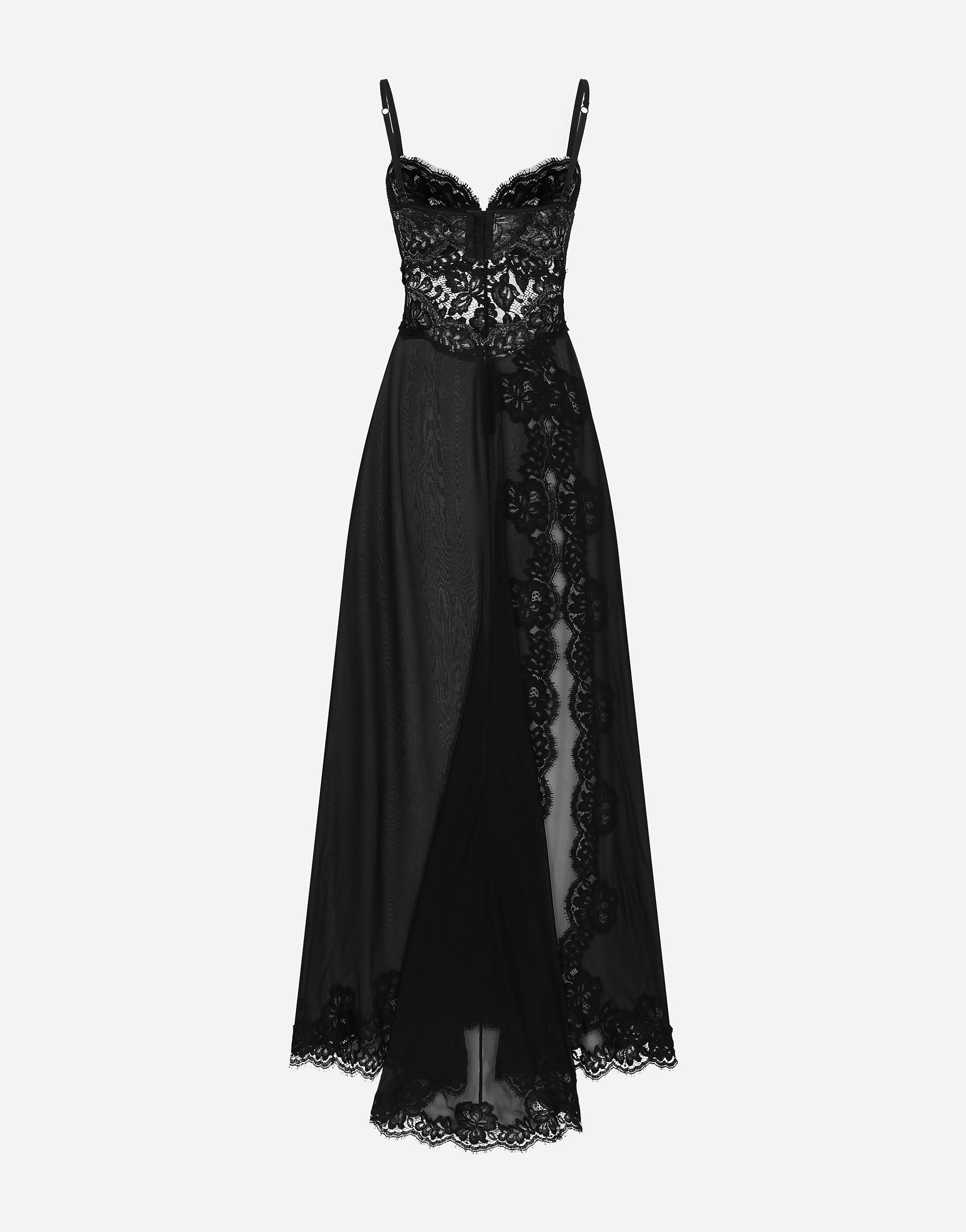 Kleid Aus Chantilly-spitze In Black Product Image