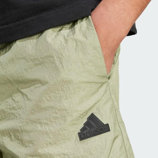 City Escape Woven Shorts Product Image