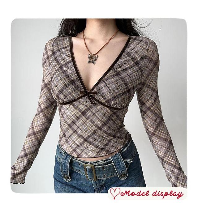 Long-Sleeve V-Neck Plaid Crop Top Product Image