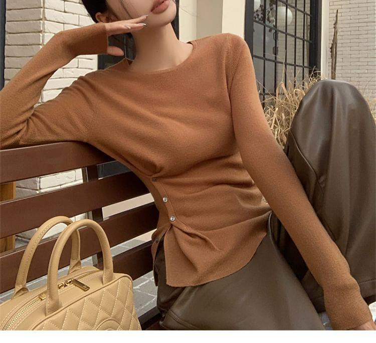 Long-Sleeve Crew Neck Plain Ruched Buttoned Slit Top Product Image