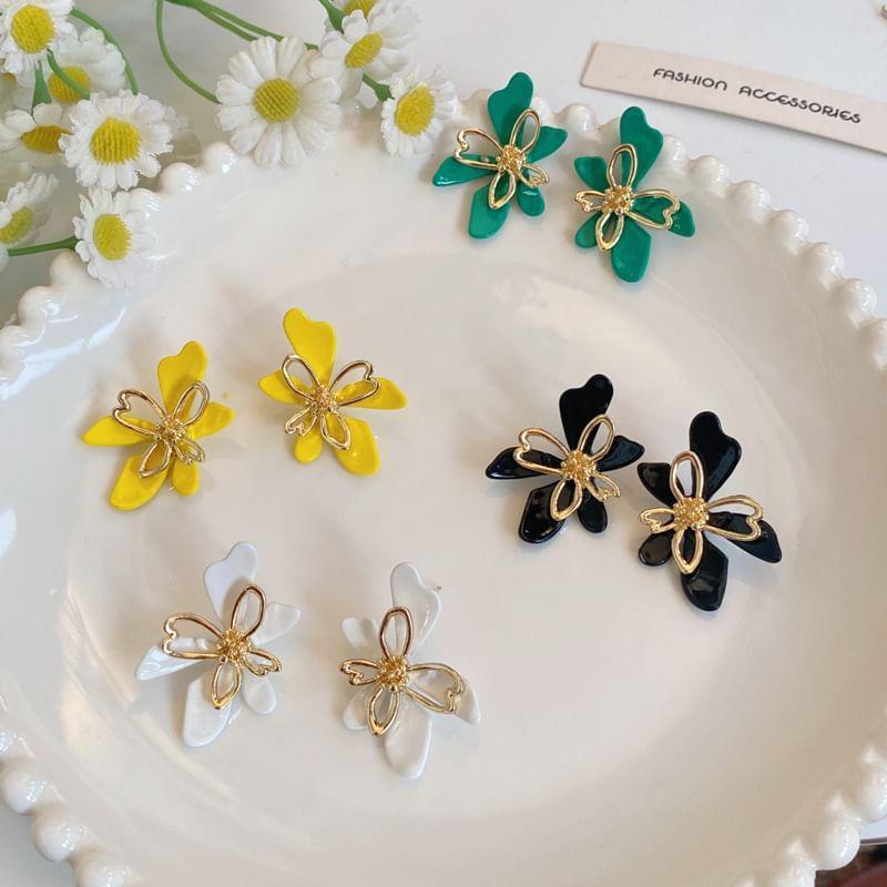 Flower Stud Earring Product Image