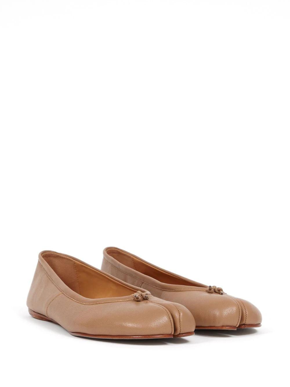 Tabi Leather Ballet Flats In Beige Product Image