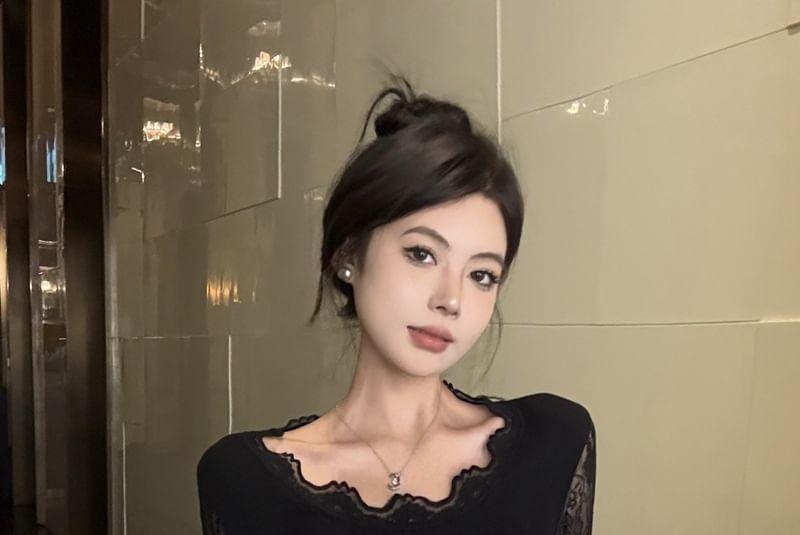 Long Sleeve Scoop Neck Plain Panel Lace Top Product Image