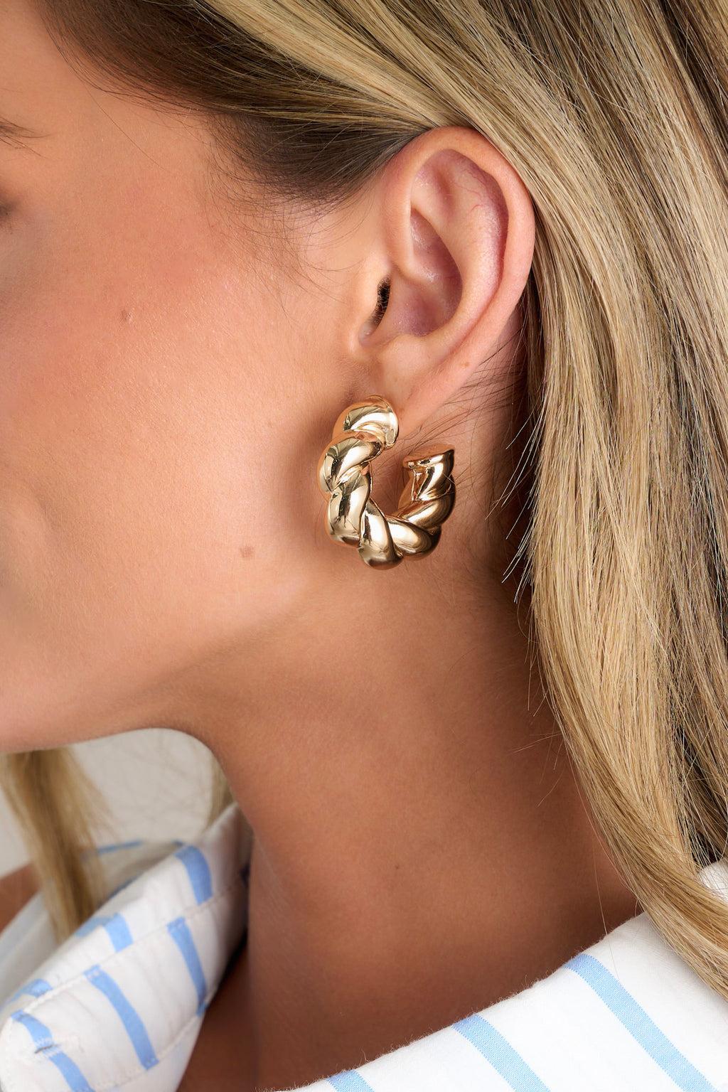 Eternal Arcs Gold Twisted Hoop Earrings Product Image