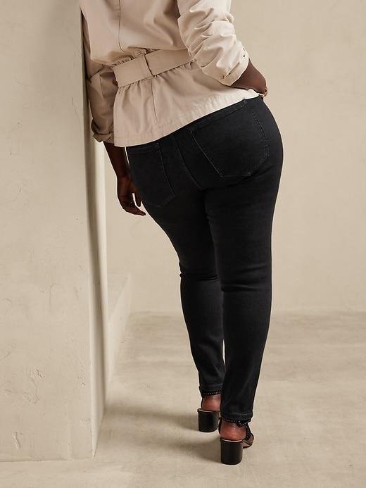 Curvy Mid-Rise Skinny Jean Product Image