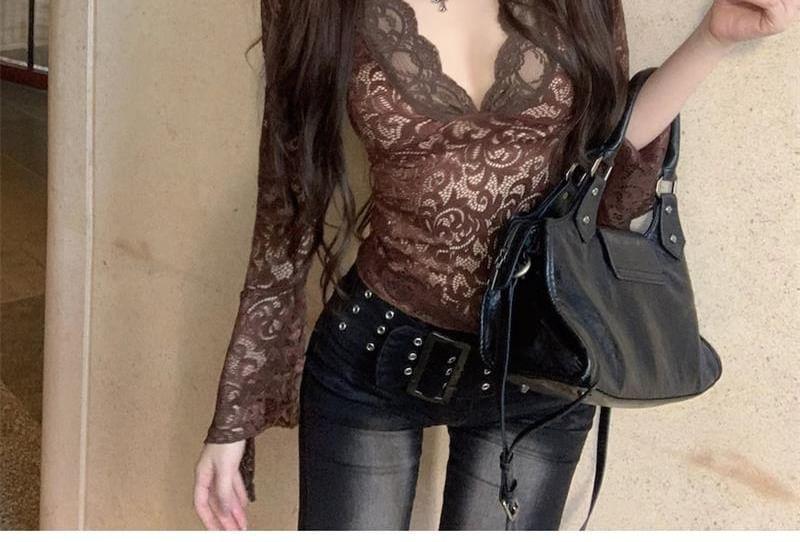 Long-Sleeve V-Neck Lace Slim Fit Top Product Image