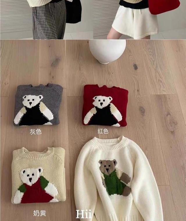 Crew Neck Bear Print Sweater Product Image