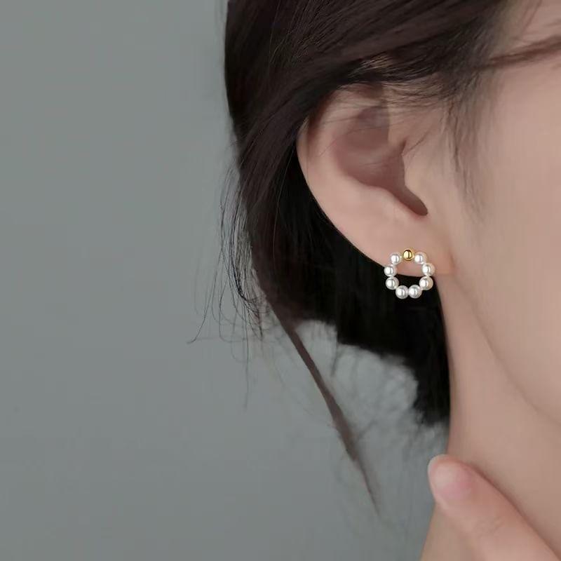 Faux Pearl Stud Earring Product Image