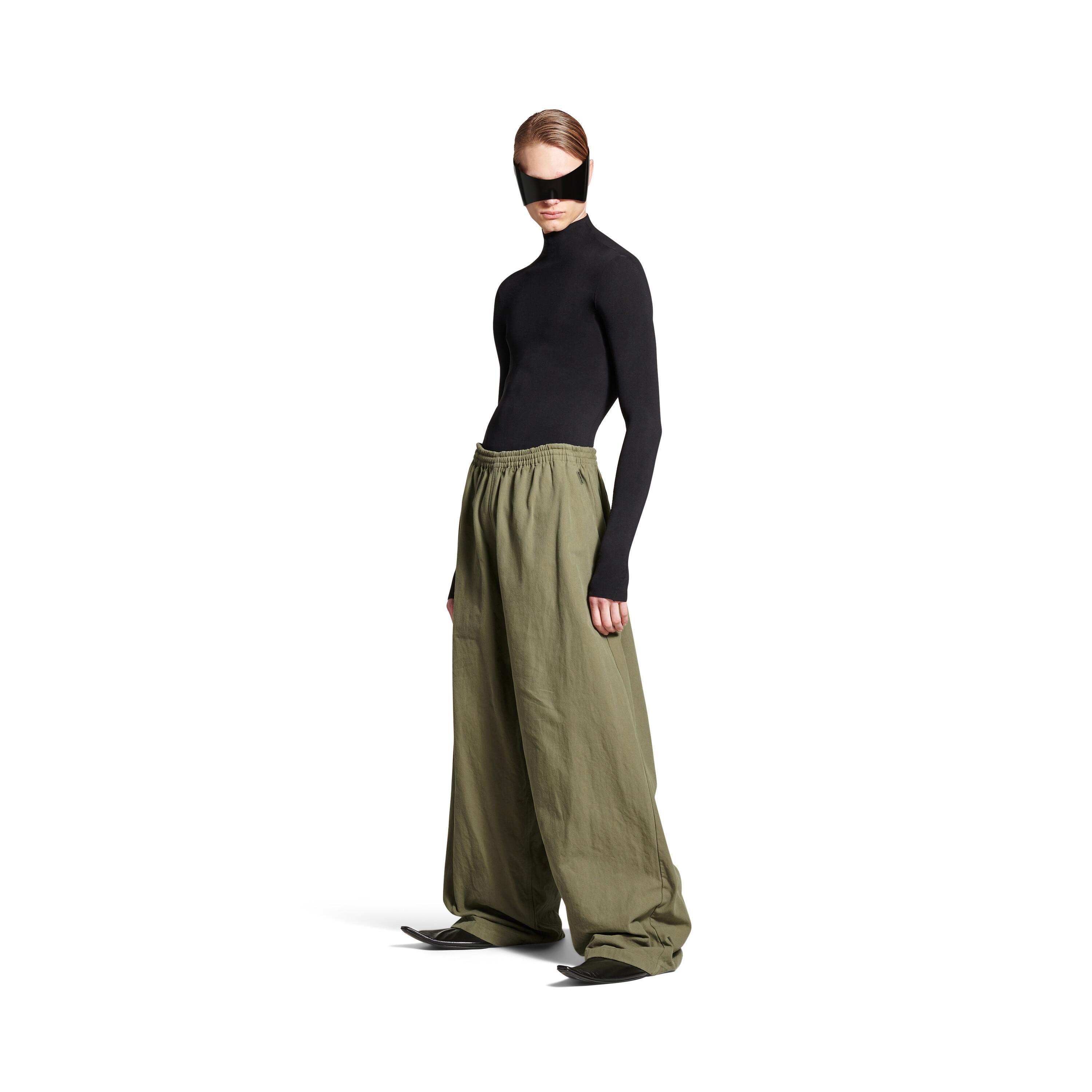 Men's Baggy Pants in Green Product Image