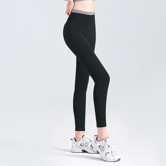 Mid Rise Contrast Trim Cropped Yoga Pants Product Image