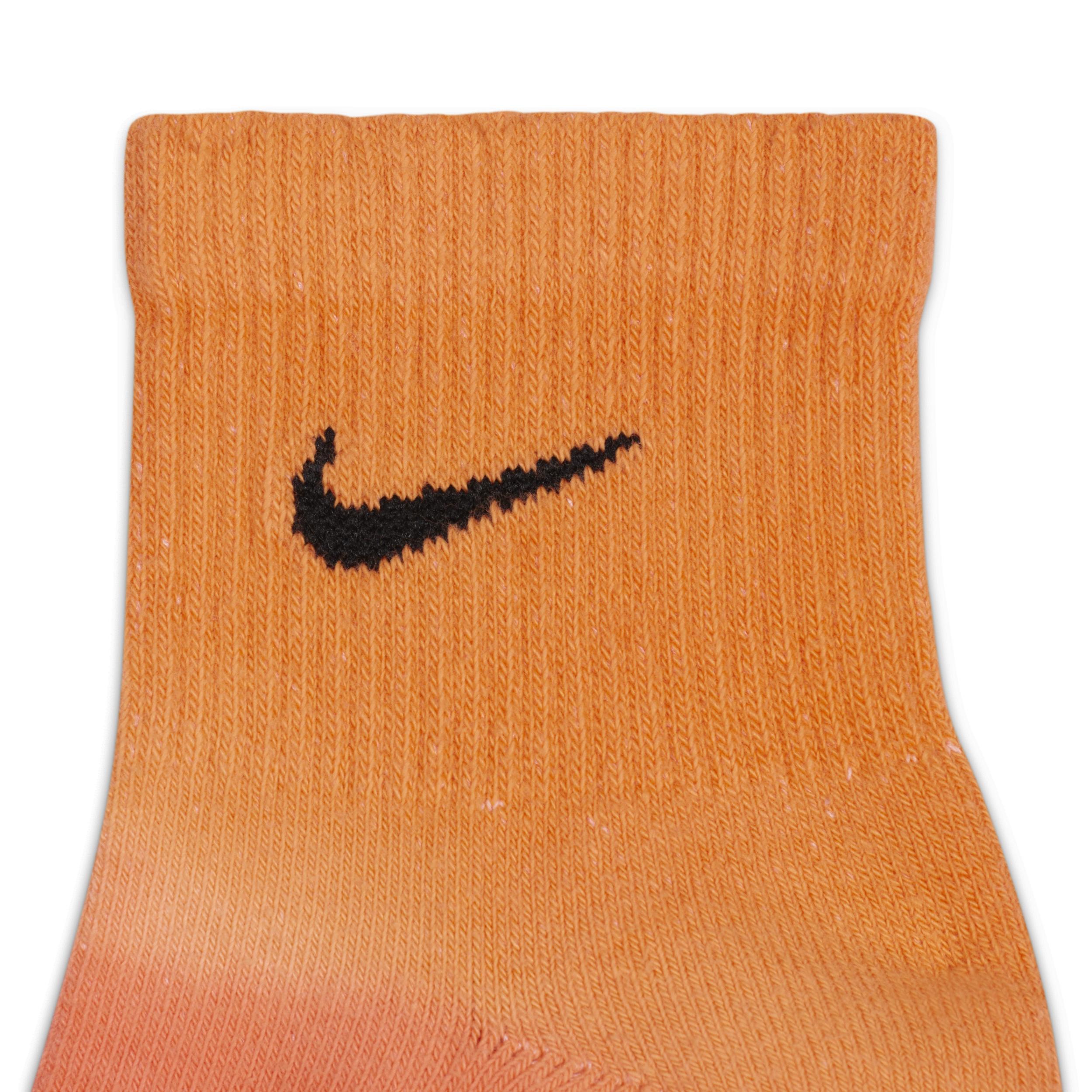 Nike Men's Everyday Plus Cushioned Ankle Socks Product Image