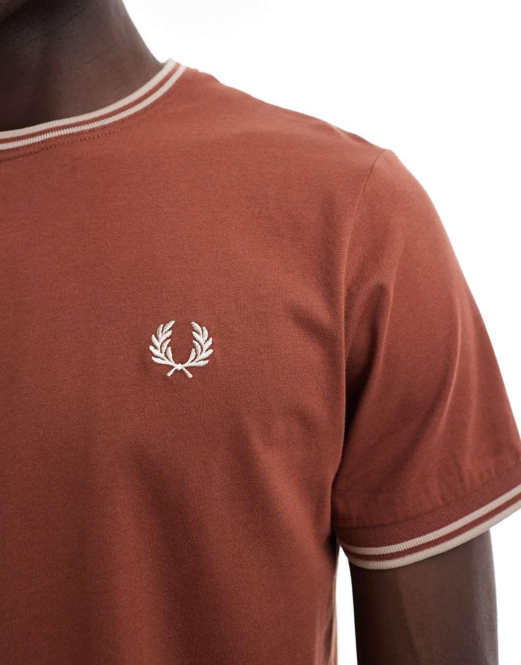 Fred Perry twin tipped t-shirt in clay brown Product Image