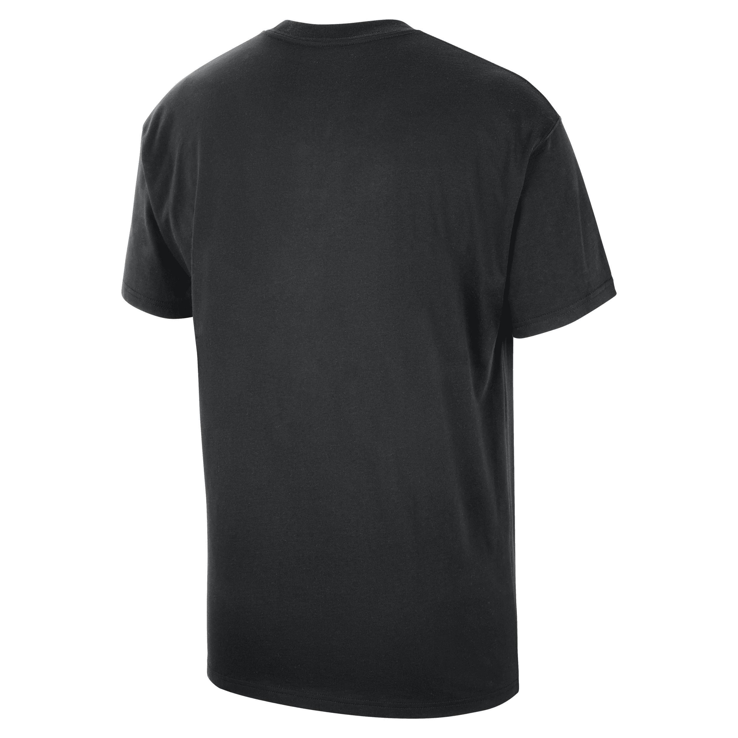 Chicago Bulls Essential Nike Men's NBA T-Shirt Product Image