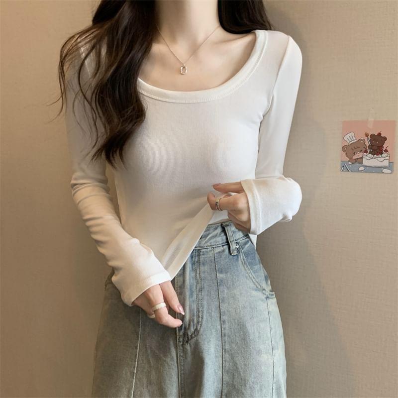 Long-Sleeve Scoop Neck Plain Slim Fit Crop Tee Product Image