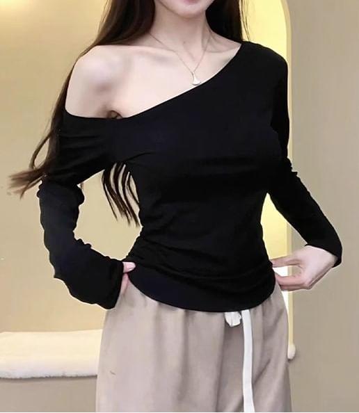 Long-Sleeve One-Shoulder Plain Tee Product Image