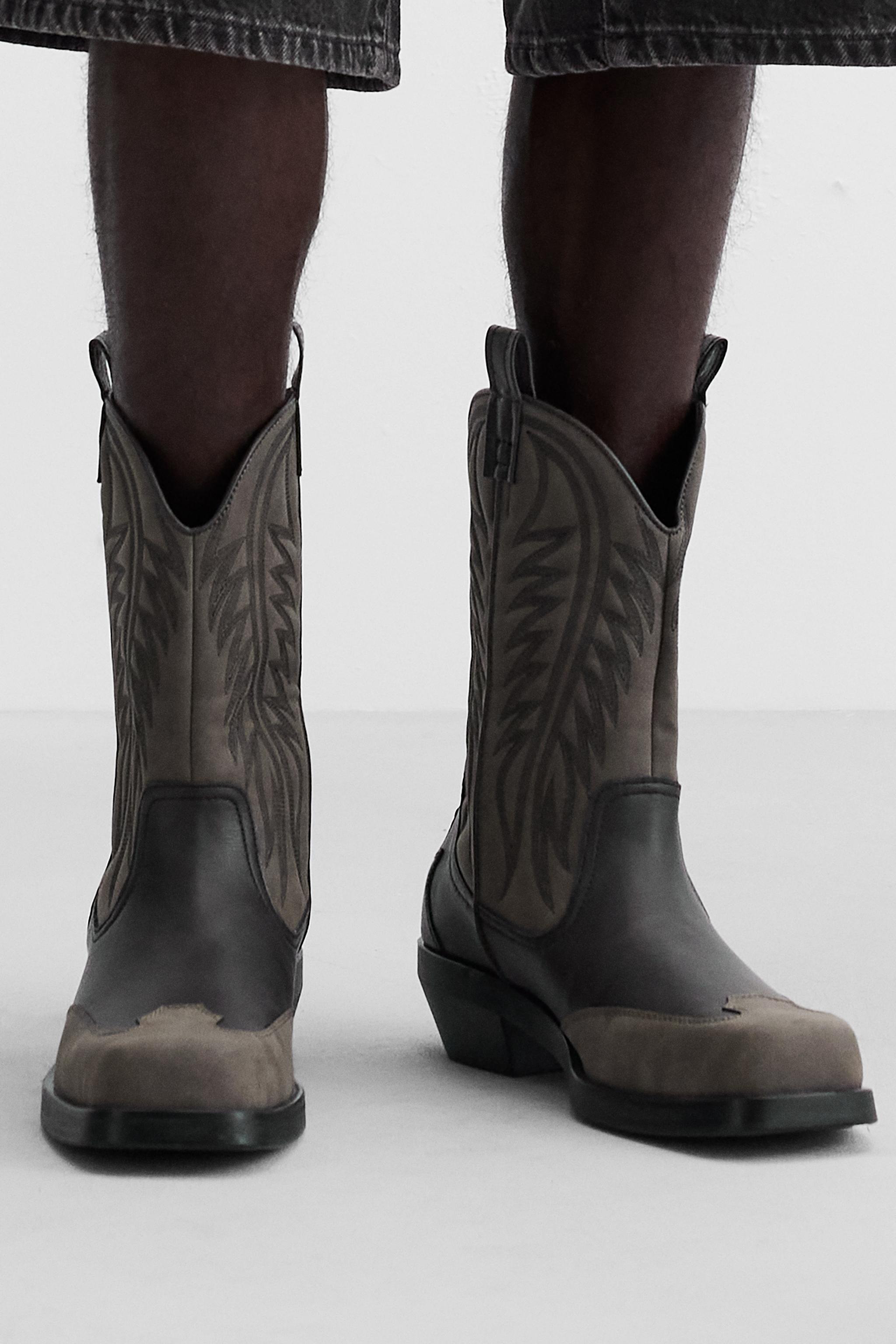 TOPSTITCHED COWBOY BOOTS Product Image