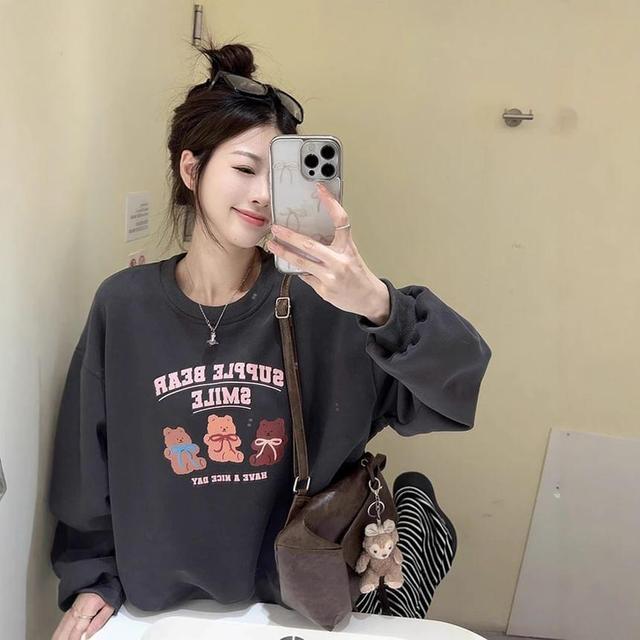 Long Sleeve Bear & Lettering Print Loose-Fit Pullover Product Image