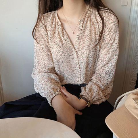 Long-Sleeve Crewneck Floral Print Blouse Product Image