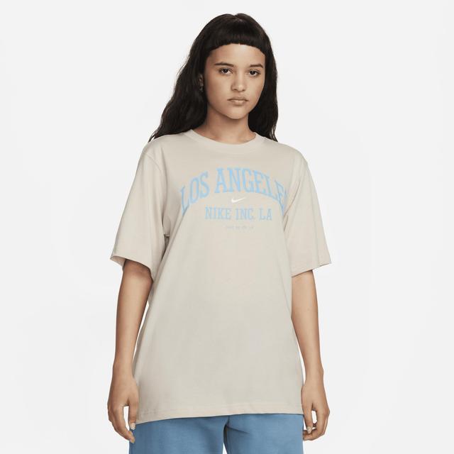 Women's Nike Sportswear Essentials Graphic T-Shirt Product Image