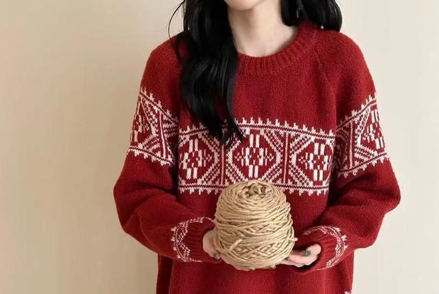 Round Neck Pattern Jacquard Sweater Product Image