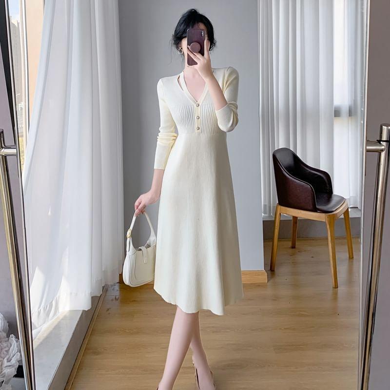 Long-Sleeve V-Neck Plain Knit Midi A-Line Dress Product Image