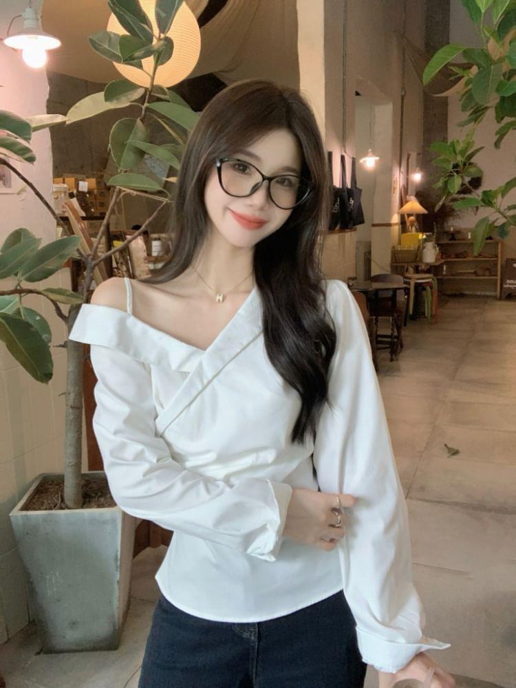 Long-Sleeve Cold Shoulder Plain Ruched Blouse Product Image