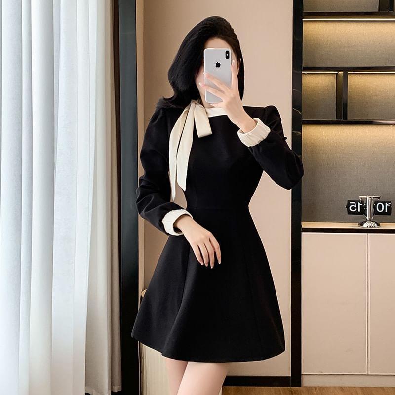 Long-Sleeve Round Neck Two Tone Bow Mini A-Line Dress Product Image