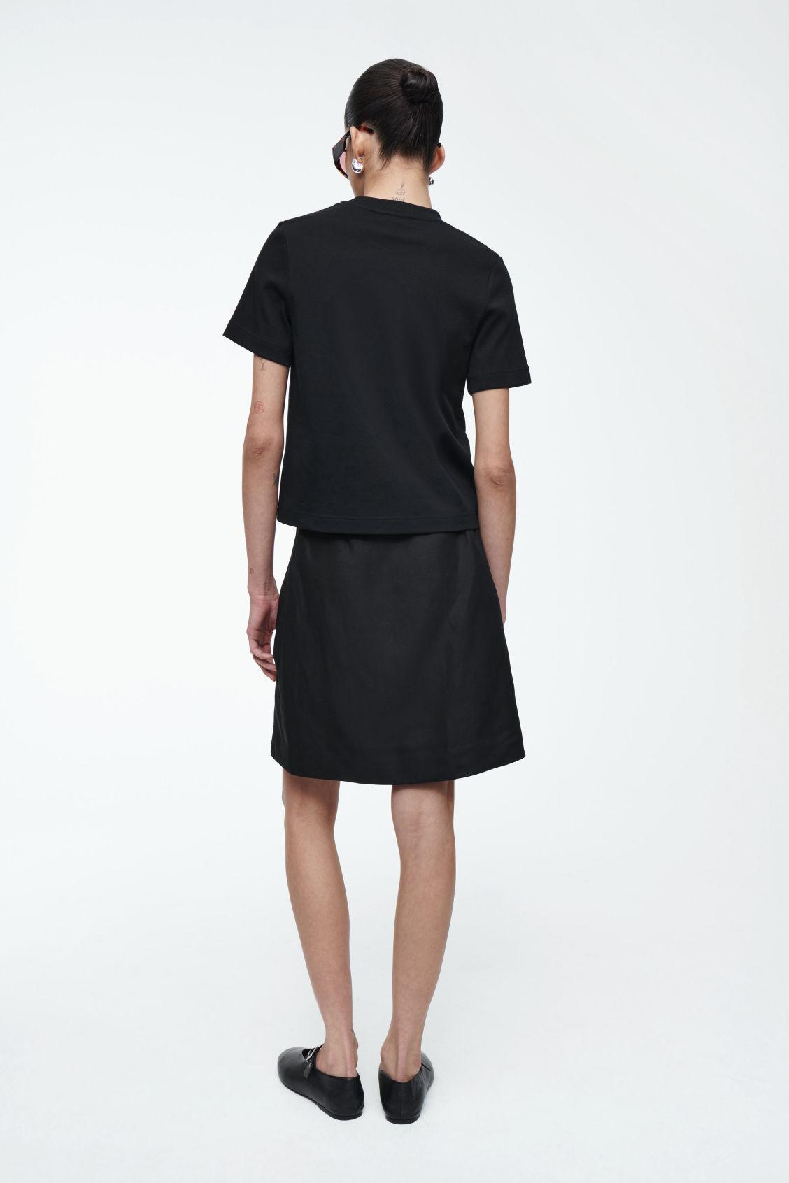 FRONT-PLEAT MINI SKIRT Product Image