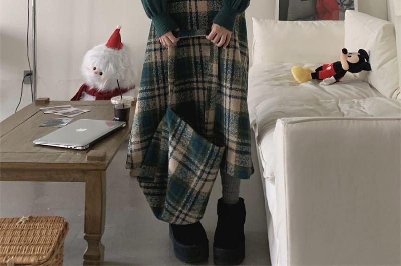 Turtleneck Plain Sweater / Sleeveless Plaid Midi Dress Product Image