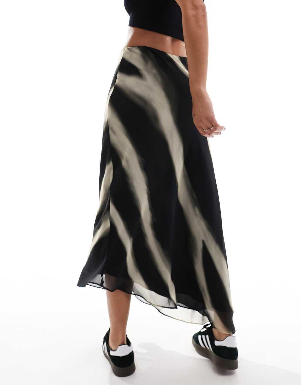 Mango printed midi skirt in black Product Image