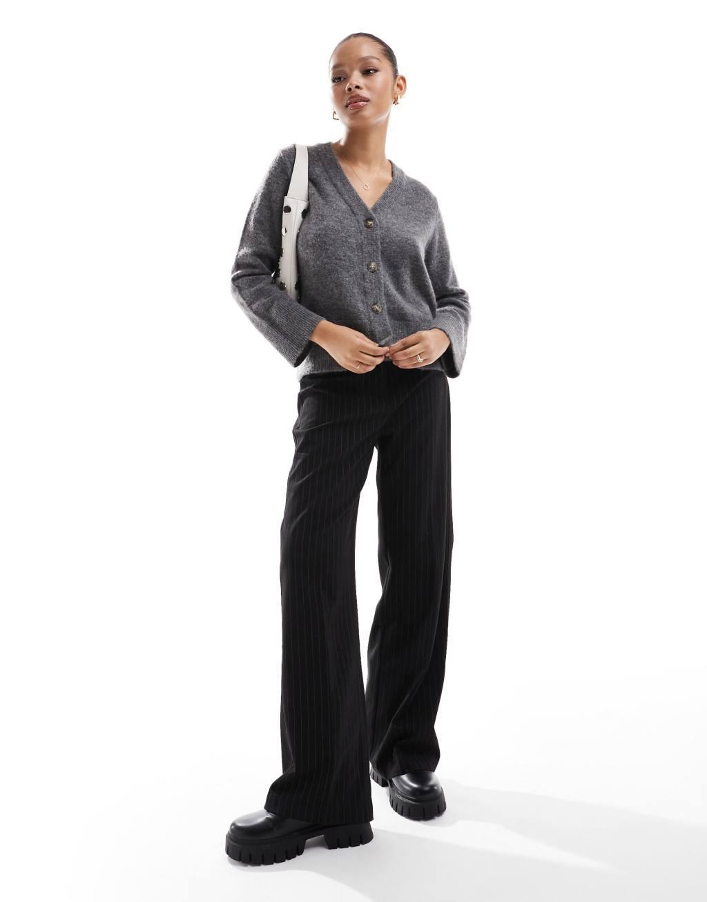 Selected Femme cardigan in gray Product Image