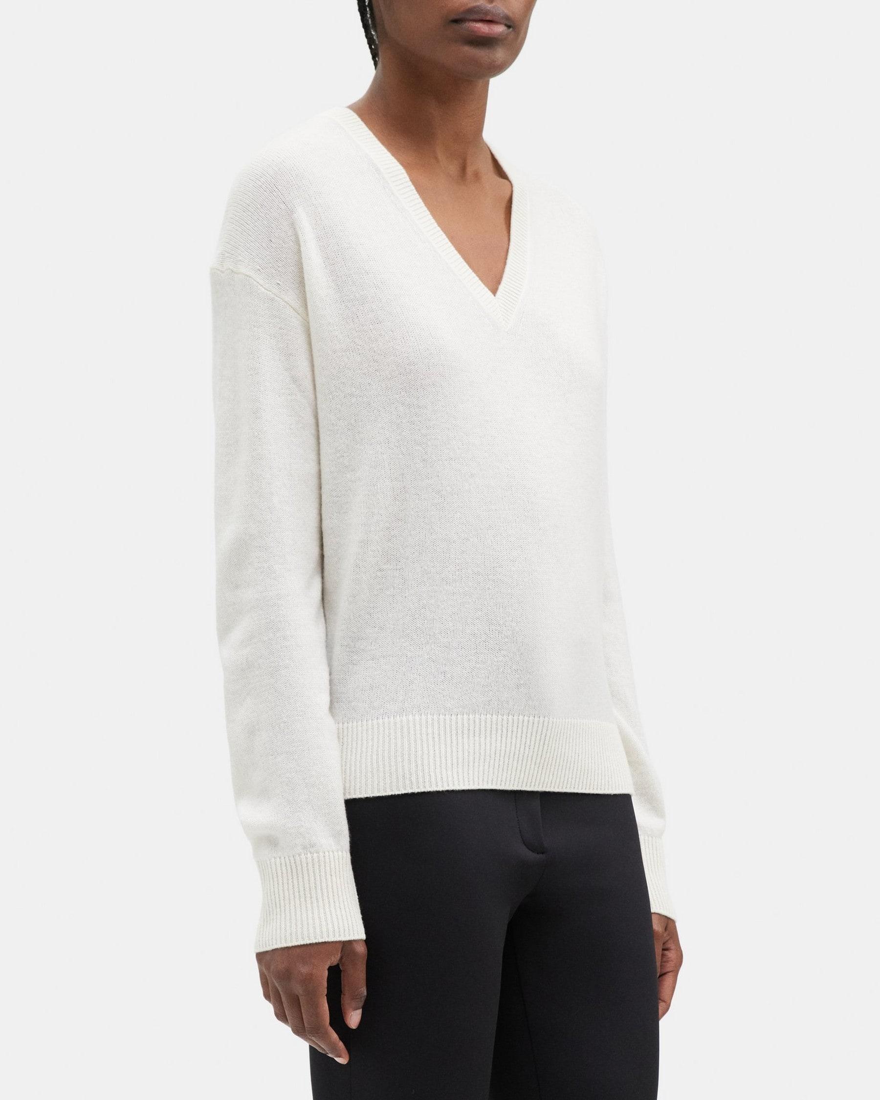 V-Neck Sweater in Cashmere Product Image