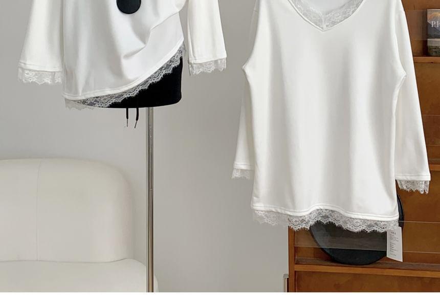 Long-Sleeve V-Neck Lace Trim Plain T-Shirt Product Image