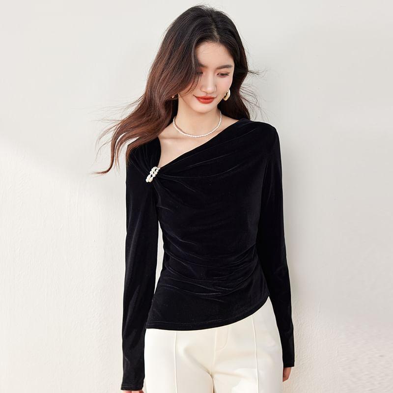 Long-Sleeve Asymmetrical Neck Faux Pearl Velvet Slim Fit Top Product Image